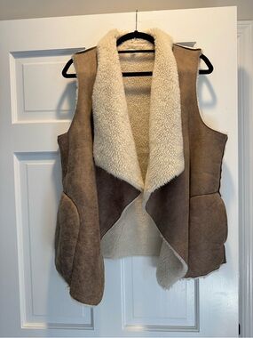 Artisan Ny Tan Suede Shearling-Trim Open Vest